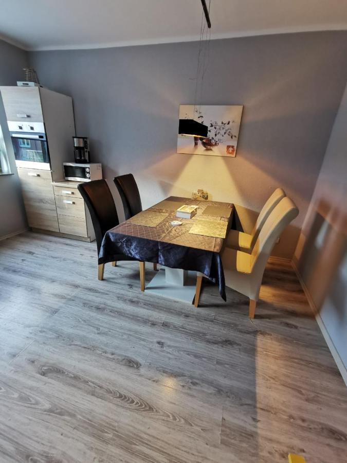 Liebevoll Eingerichtete Ferienwohnung - Zentrale Lage - Netflix & Paytv 빌헬름스하펜 외부 사진